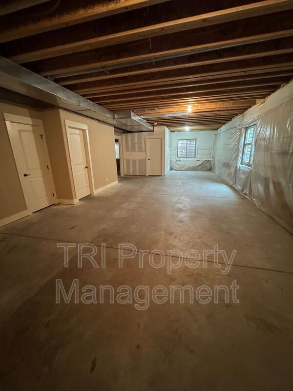 Building Photo - 4249 Woodlake Ln