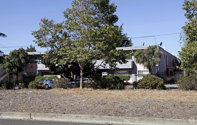 Primary Photo - 9309 Bancroft Ave