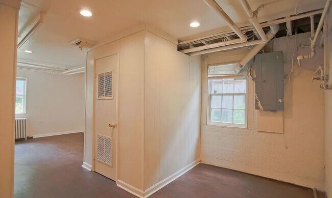 Building Photo - 506 14th St NW