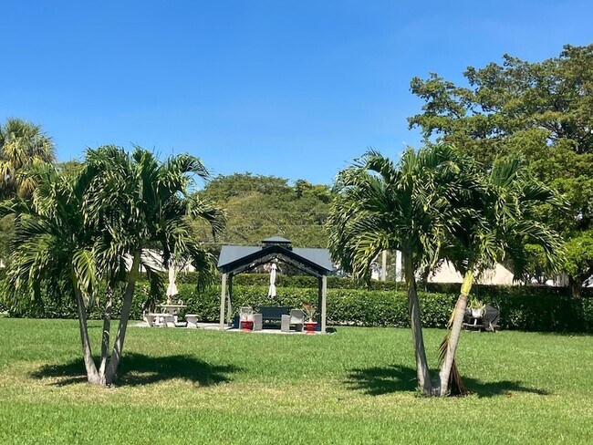 Building Photo - 100 Ventnor E