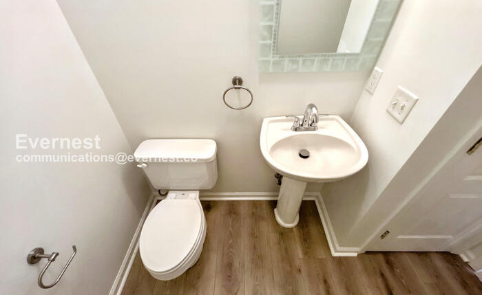 Building Photo - 720 William Howard Pl