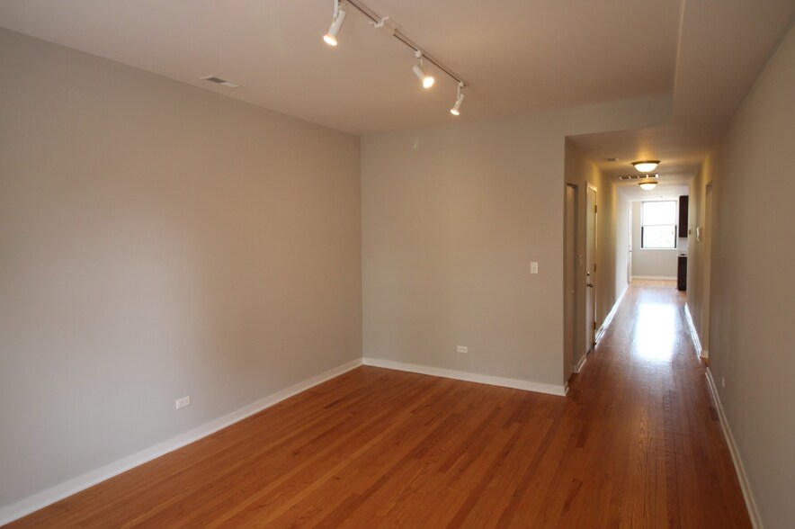 Building Photo - 6447 N Claremont Ave