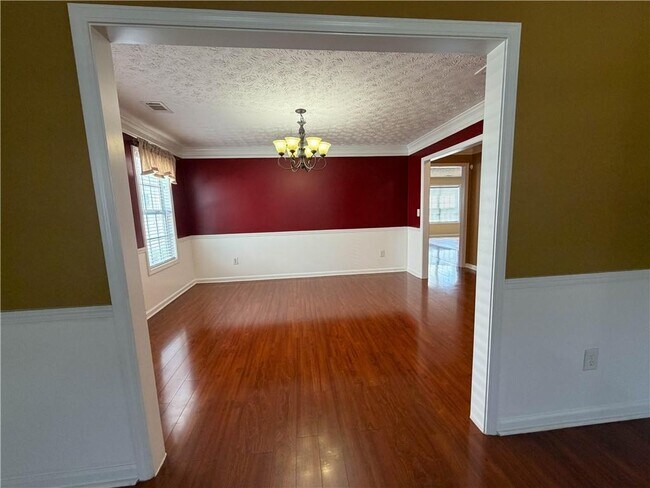 Building Photo - 2760 Rusticwood Dr SW
