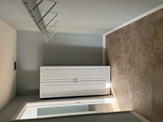 Building Photo - 1911 SE Gaskins Cir