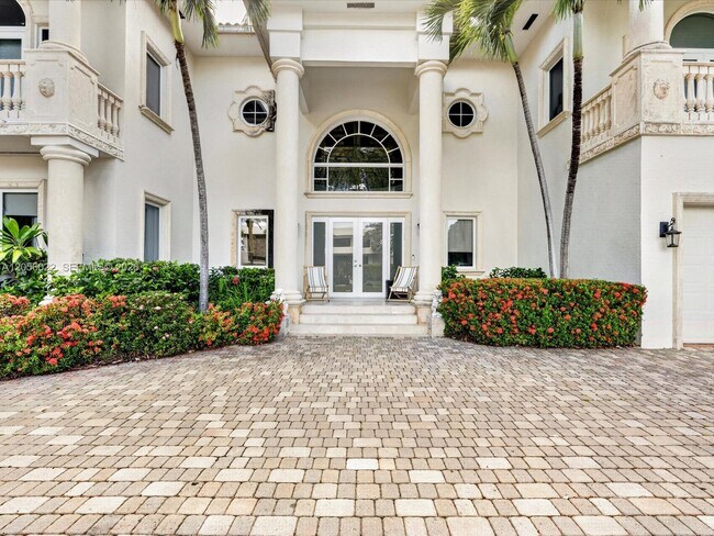 Building Photo - 628 N Island Rd