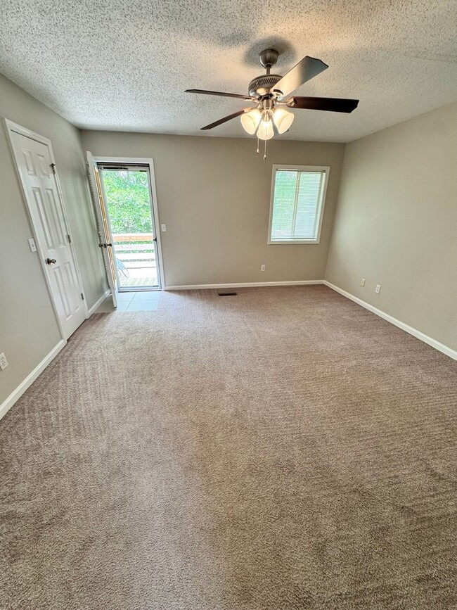 Building Photo - 336 Candlebrook Dr