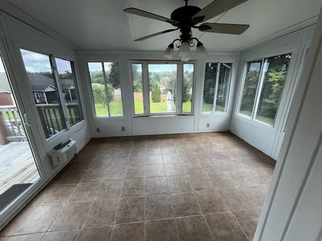 Building Photo - 3 Bedroom 2 Bath house with attached garage, sun room, large back deck