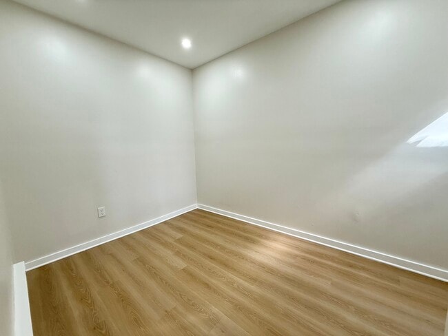 Building Photo - 1945 N Stanley St