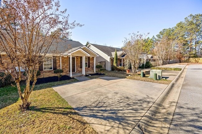 Building Photo - 638 Goodale Ln