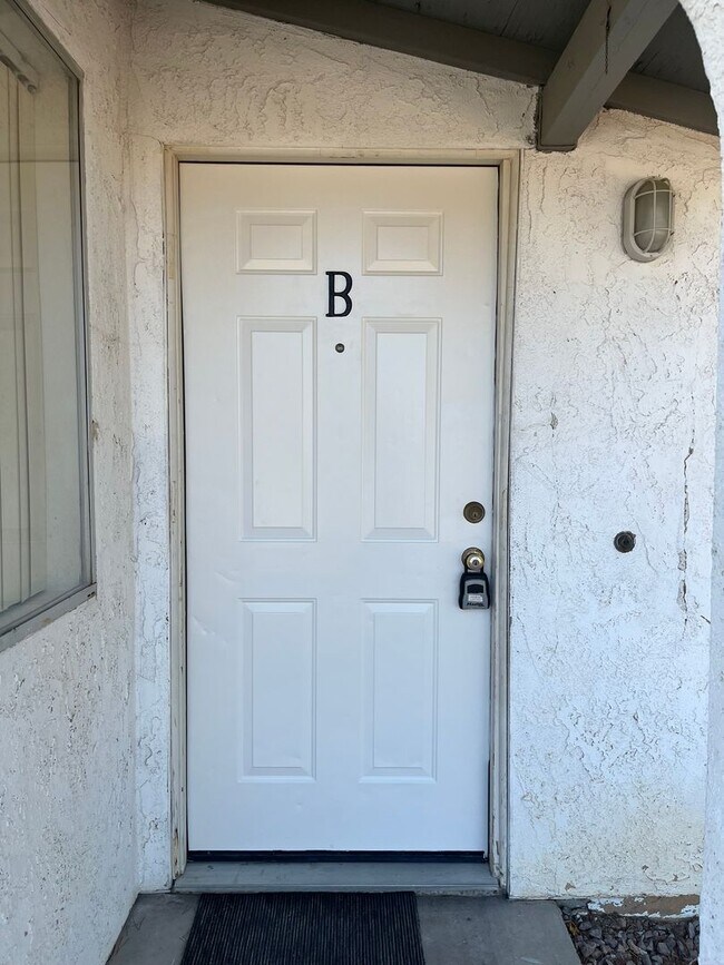 Building Photo - 727