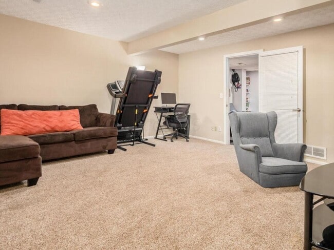 Building Photo - 6985 Muirfield Dr