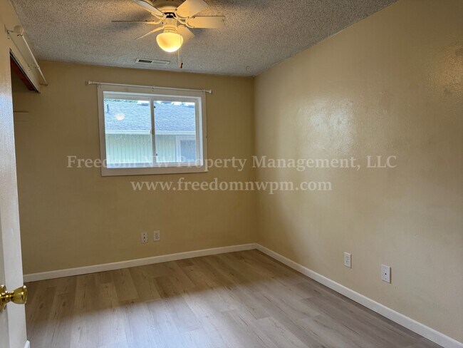 Building Photo - 4410 21st Ct SE