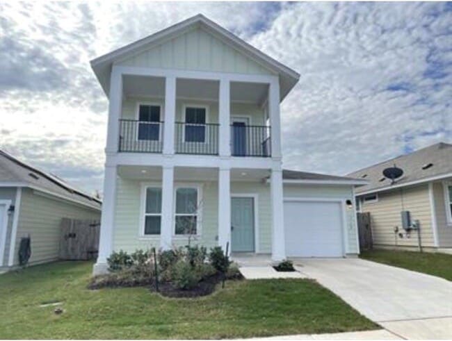 Primary Photo - 328 La Escalera Dr