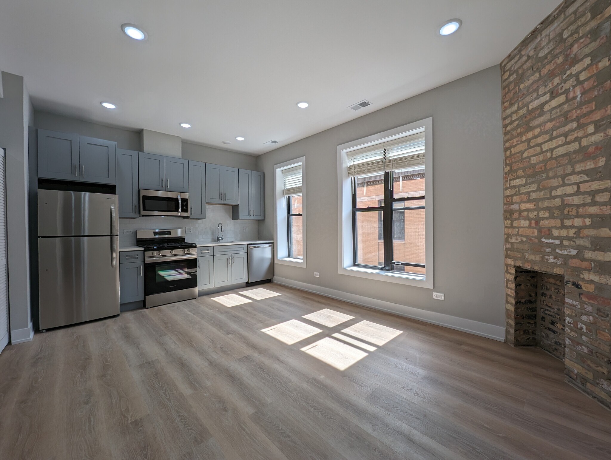 Building Photo - 423 W Belden Ave