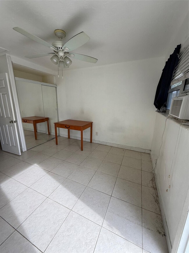 Building Photo - 2213 Lincoln St