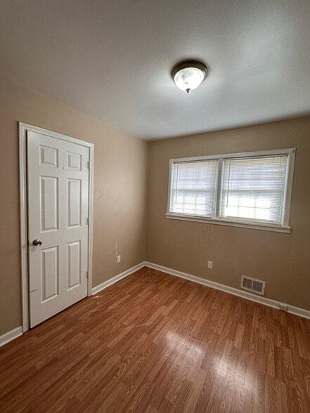 Building Photo - 8403 Robin Hill Dr