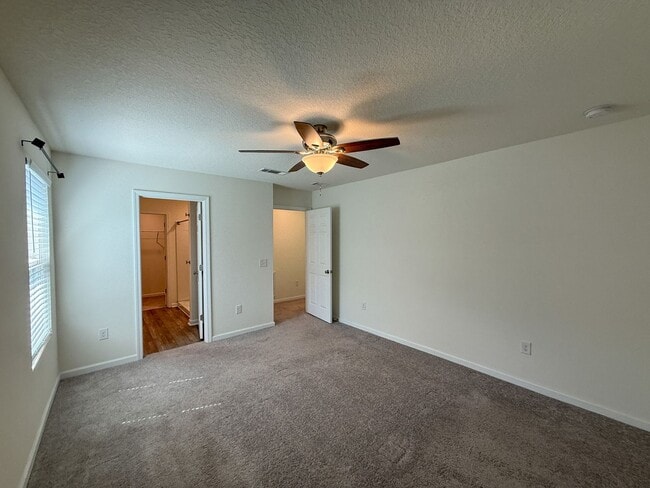 Building Photo - 3 Bedroom 2 Bath Home Located off 9 Mile R...