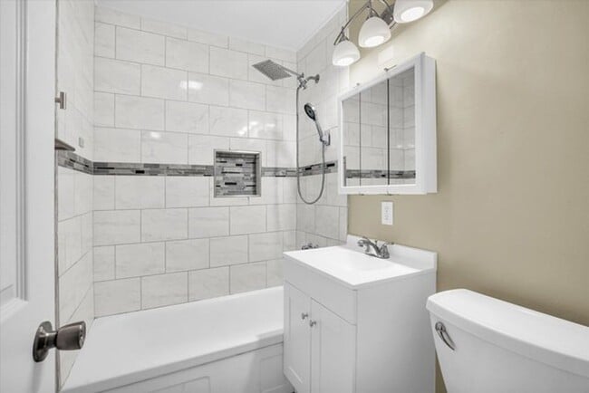 Building Photo - Updated & Spacious 4 Bedroom home in Urbana - Available Now