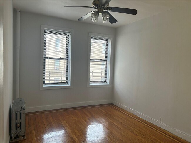Building Photo - 712 W 175th St