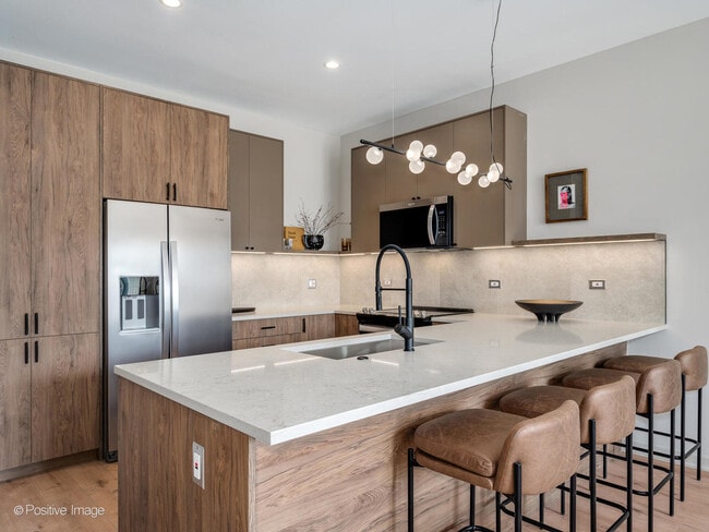 Building Photo - 1257 N Ashland Ave