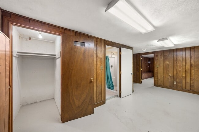Building Photo - 140 Paulson Rd