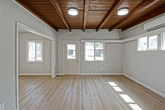 Building Photo - 1534 Mathews Ave