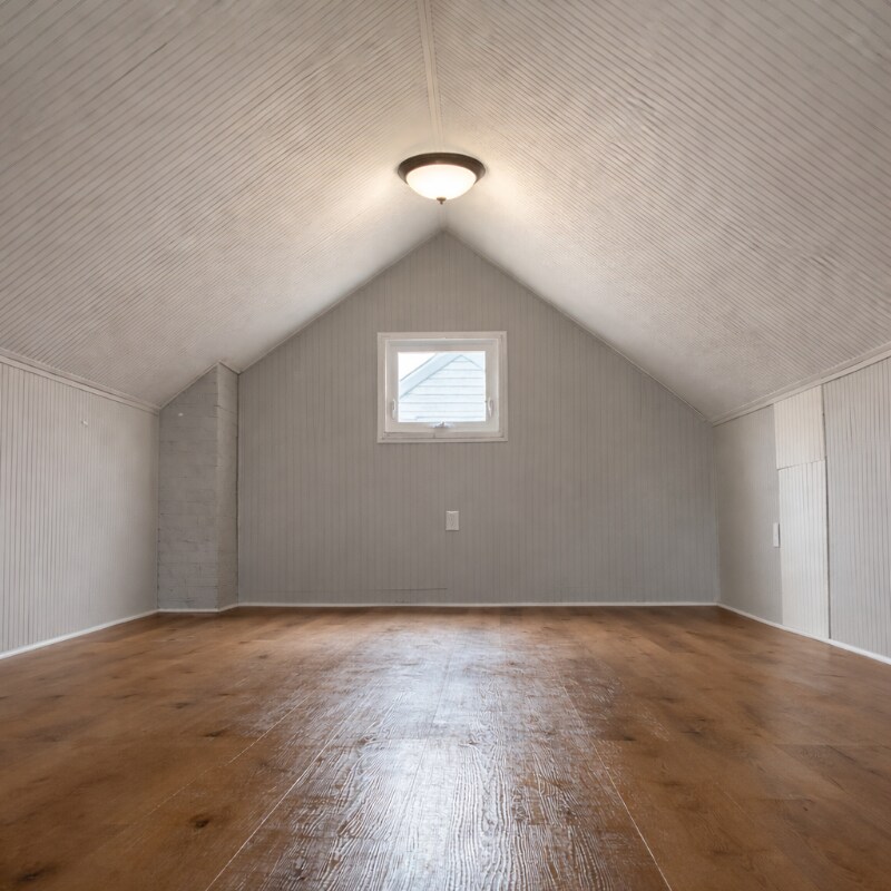 Building Photo - 3584 Lloyd Rd