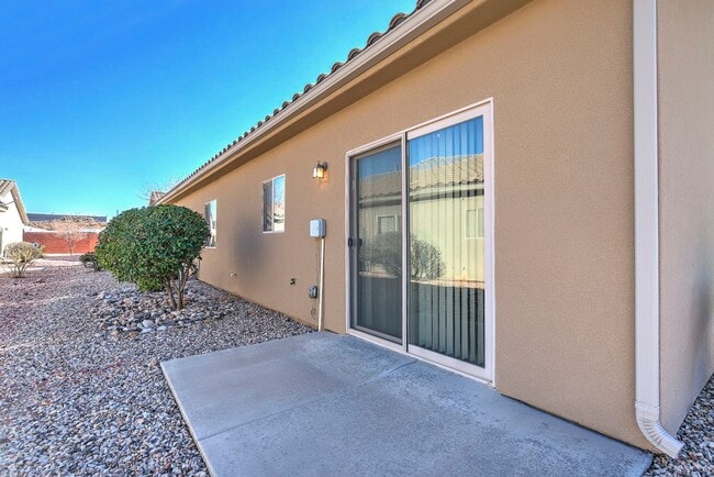 Building Photo - Spacious 2 Bedroom Hurricane Townhome Near...