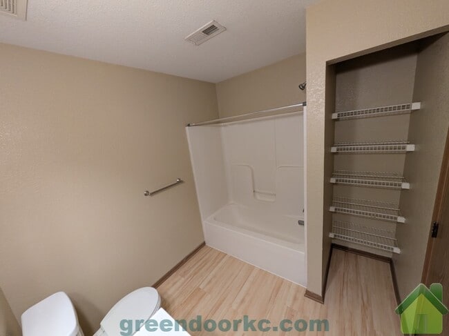 Building Photo - 914 Fall Meadow Ln