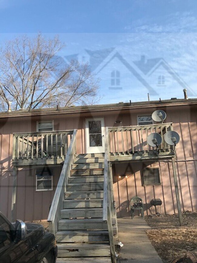 Building Photo - 240 W Kump Ave