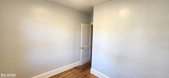 Building Photo - 914 Beaconsfield Ave