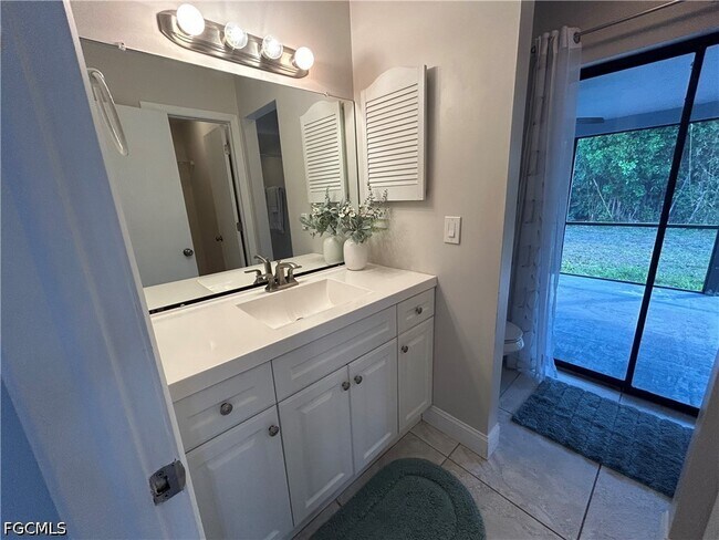 Building Photo - 701 SW 9th Ave