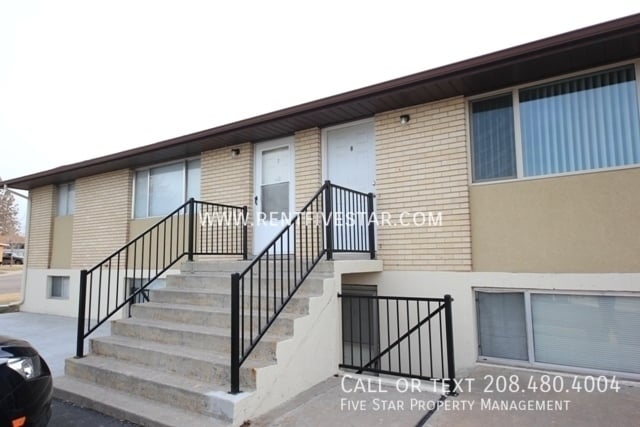 Building Photo - 1011 Deon Dr