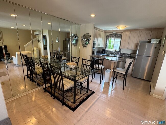 Building Photo - 7 Clearwater Ln