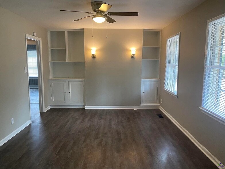 Building Photo - 3217 Misty Valley Dr