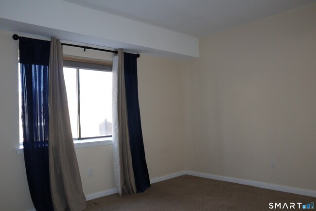 Building Photo - 1274 E Main St