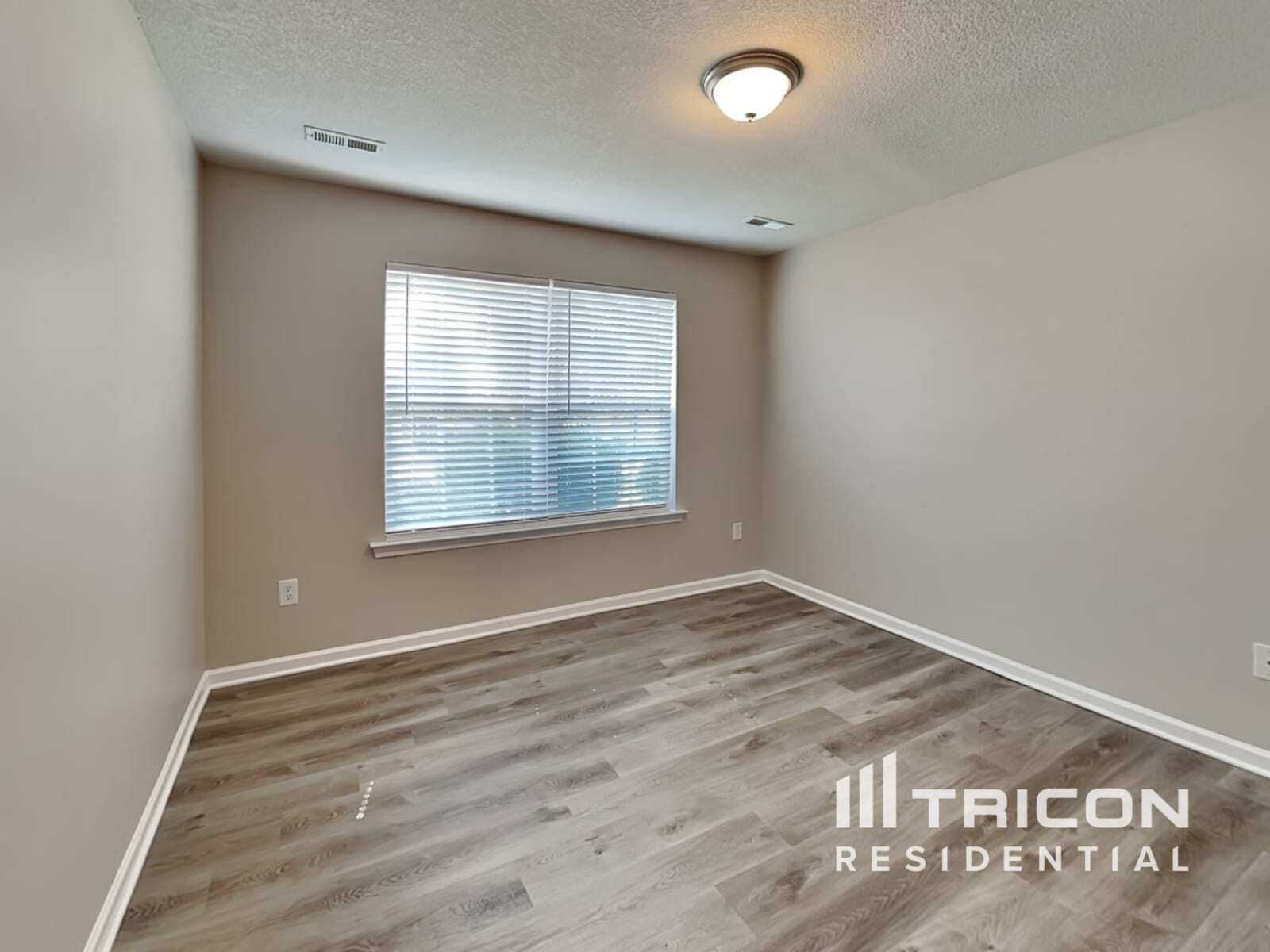 Building Photo - 20 Landing Ln