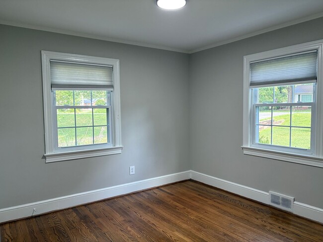 Building Photo - 3 Bedroom, 3 Bathroom House in Winston-Salem!
