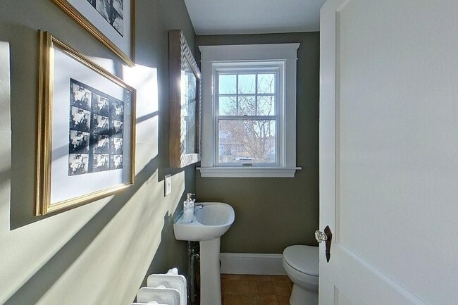 Building Photo - 27 Cranston Ave