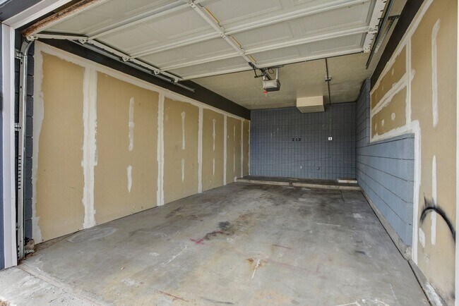Building Photo - 6120 Antelope Villas Cir