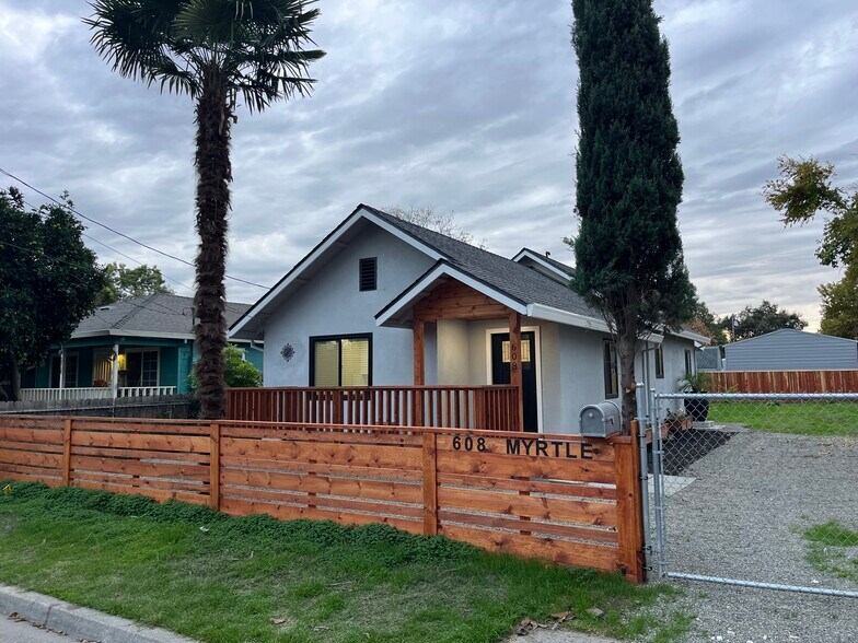 Primary Photo - 608 Myrtle Ave