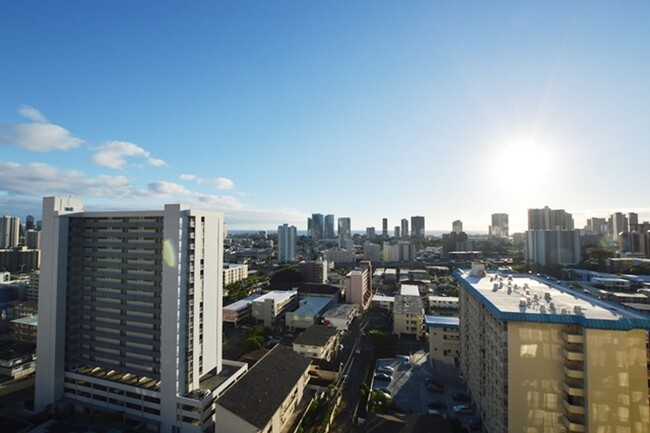 Building Photo - Makiki - Wilder Regent 2 bed, 2 bath, 1 pa...