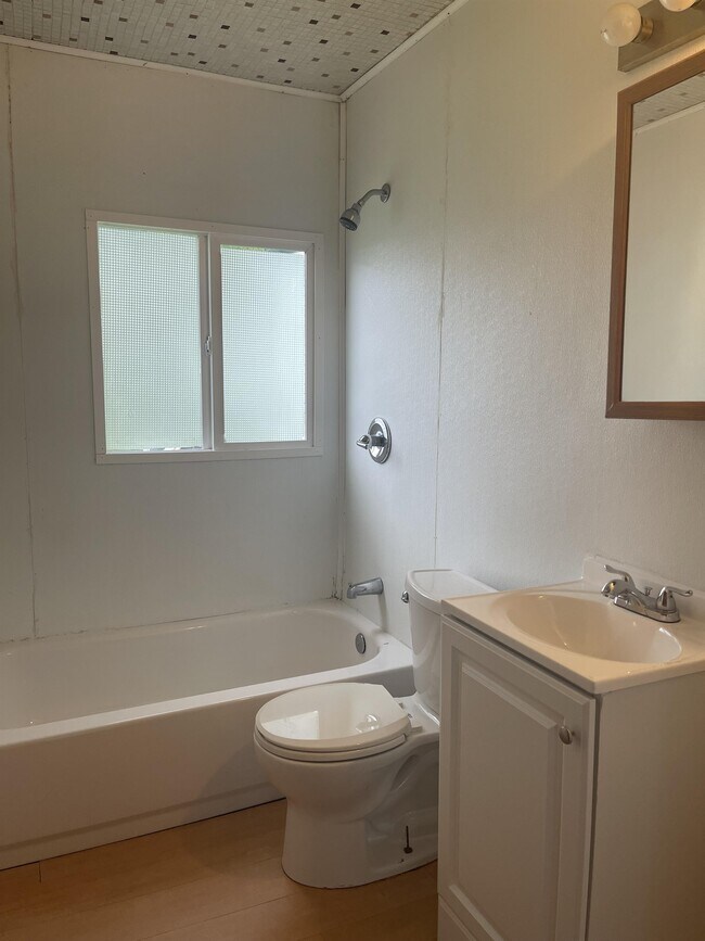 Building Photo - 887 Kickapoo Ave