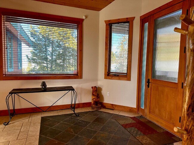 Building Photo - 33 Timberline Dr