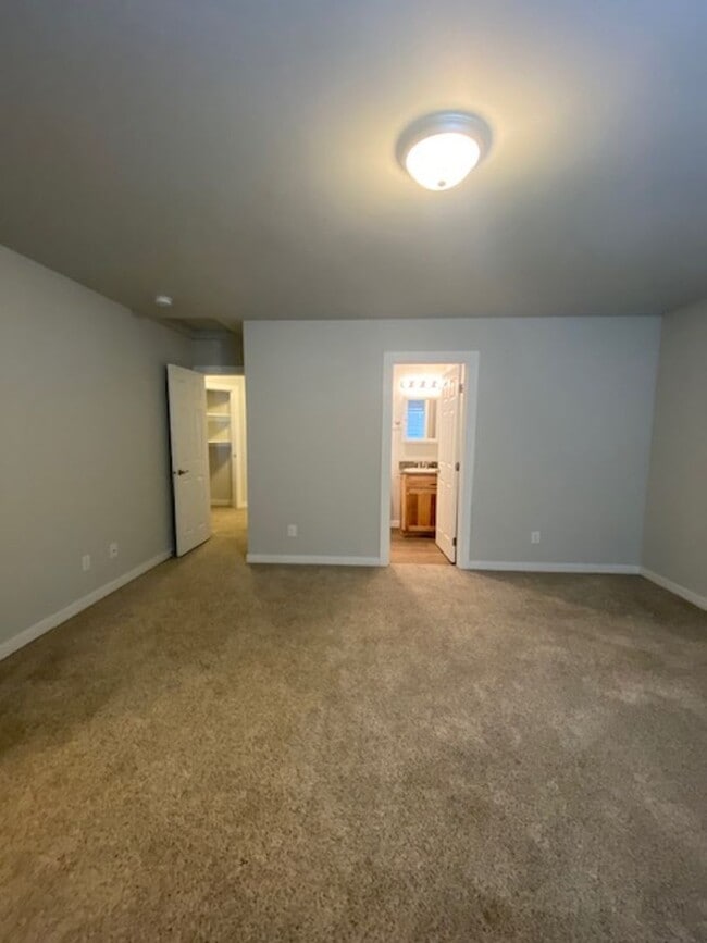 Building Photo - Conveniently Located Charming Home with RV Parking!