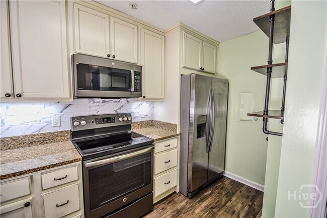 Building Photo - 5301 Walden Park Dr