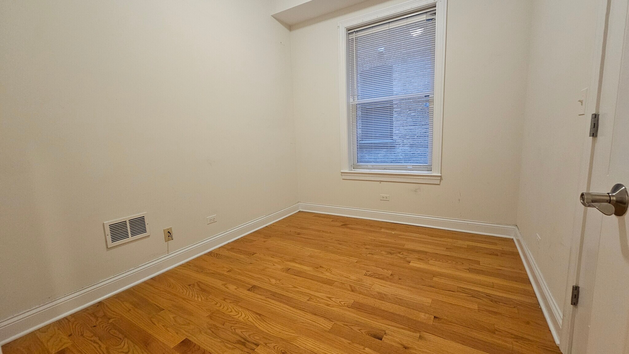 Building Photo - 3337 N Halsted St