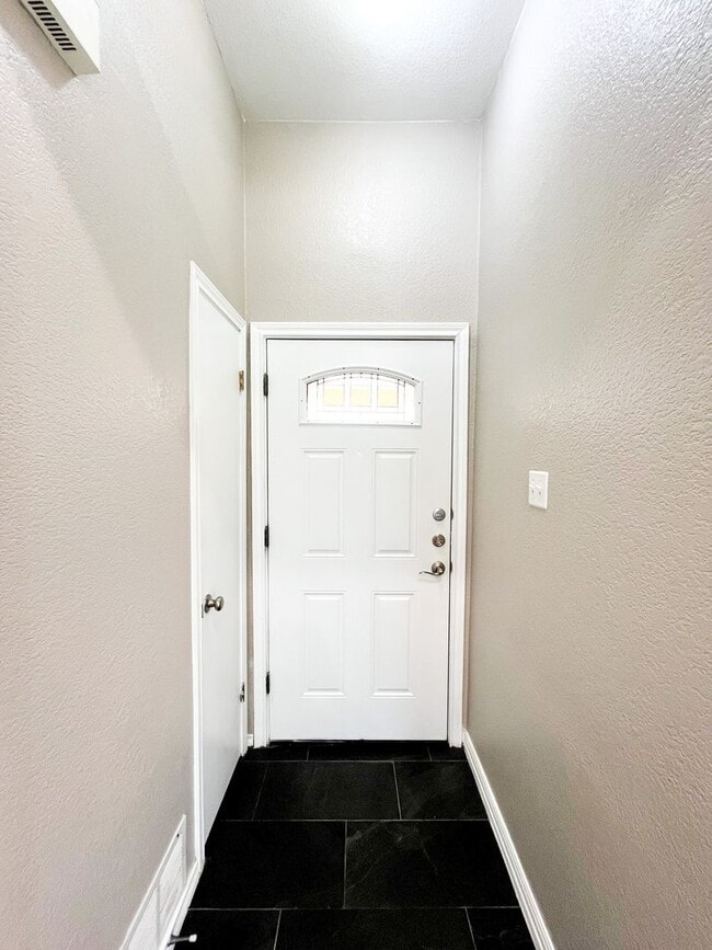 Building Photo - Available NOW!!!! This charming 1 story, 3 bedroom, 2 bath house could be your next home! Beautif...