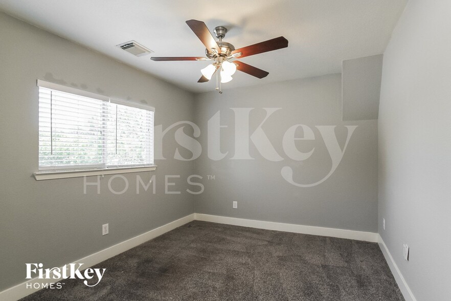 Building Photo - 419 Laurel Sage Dr