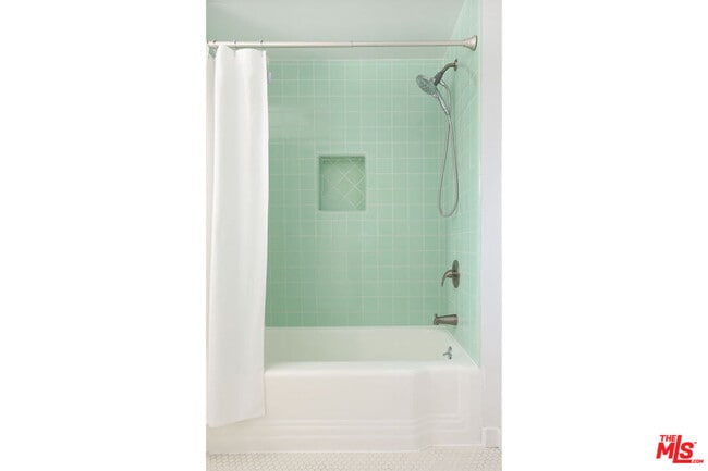 Building Photo - 150 Anita Dr